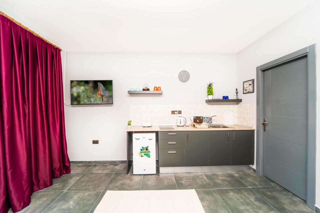 Chardonnay Guest Studio Rooms With Great View For Nature Lovers Kyrenia  Ngoại thất bức ảnh