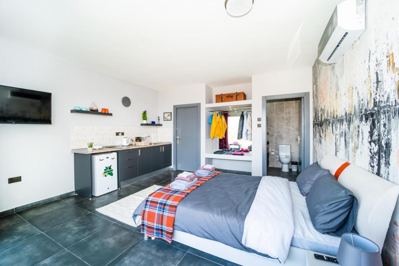 Chardonnay Guest Studio Rooms With Great View For Nature Lovers Kyrenia  Ngoại thất bức ảnh